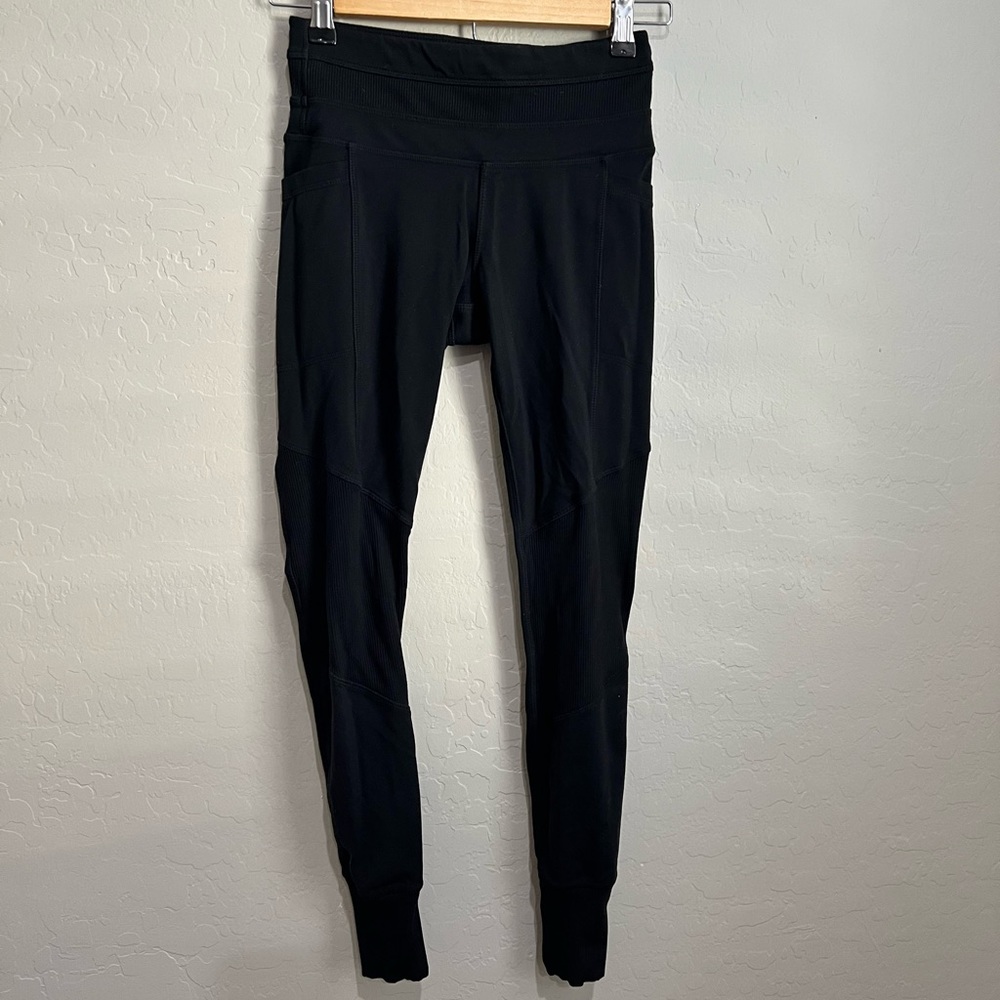 Athleta Excursion Tight Hybrid with Ribbing in Black, Size XS